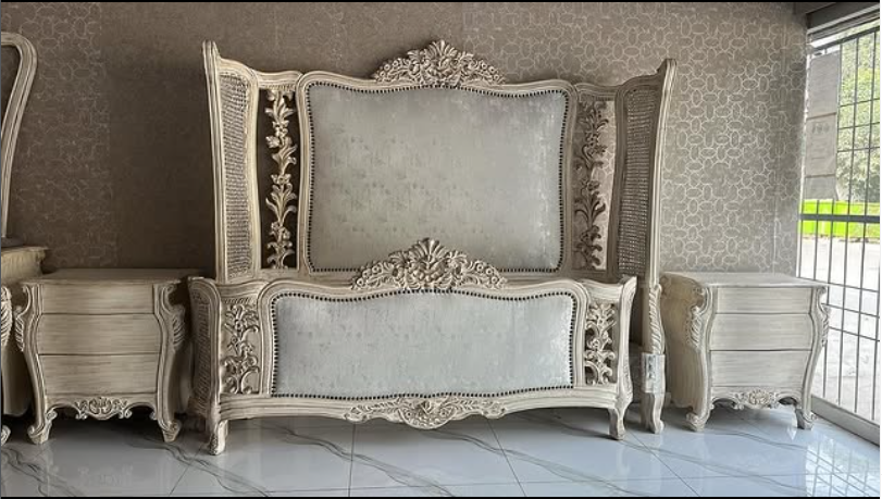 Vintage Ivory Heritage Bed